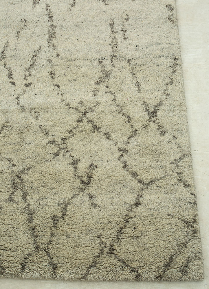 zuri ivory wool hand knotted Rug - Corner