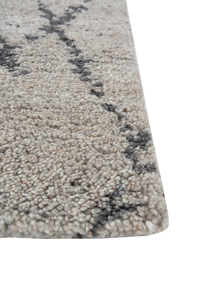 zuri grey and black wool hand knotted Rug - Corner