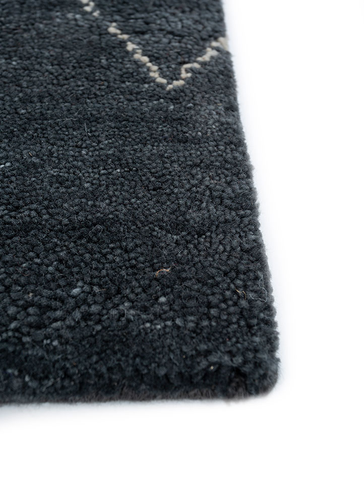 zuri grey and black wool hand knotted Rug - Corner
