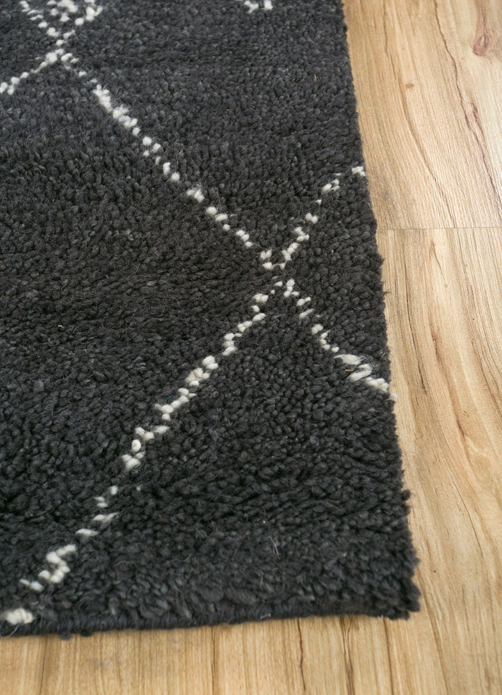 zuri grey and black wool hand knotted Rug - Corner