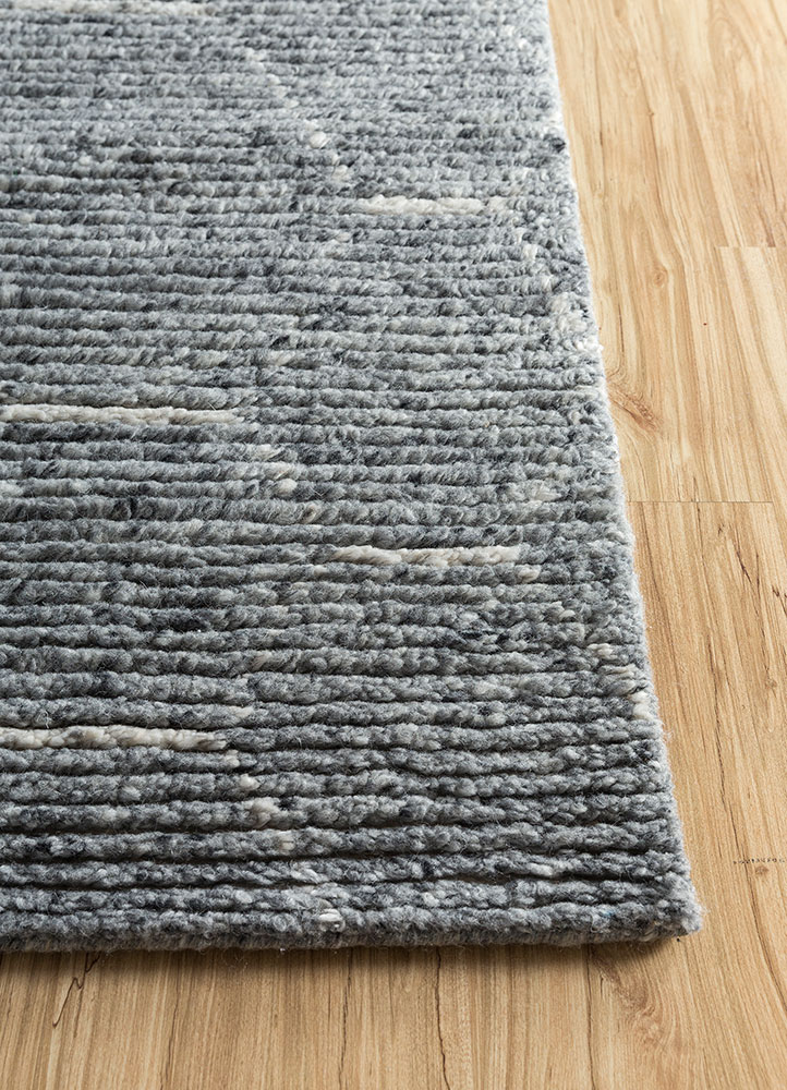 zuri grey and black wool hand knotted Rug - Corner