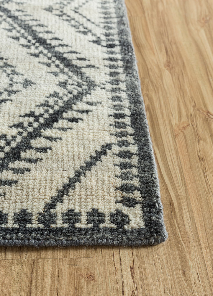 zuri grey and black wool hand knotted Rug - Corner