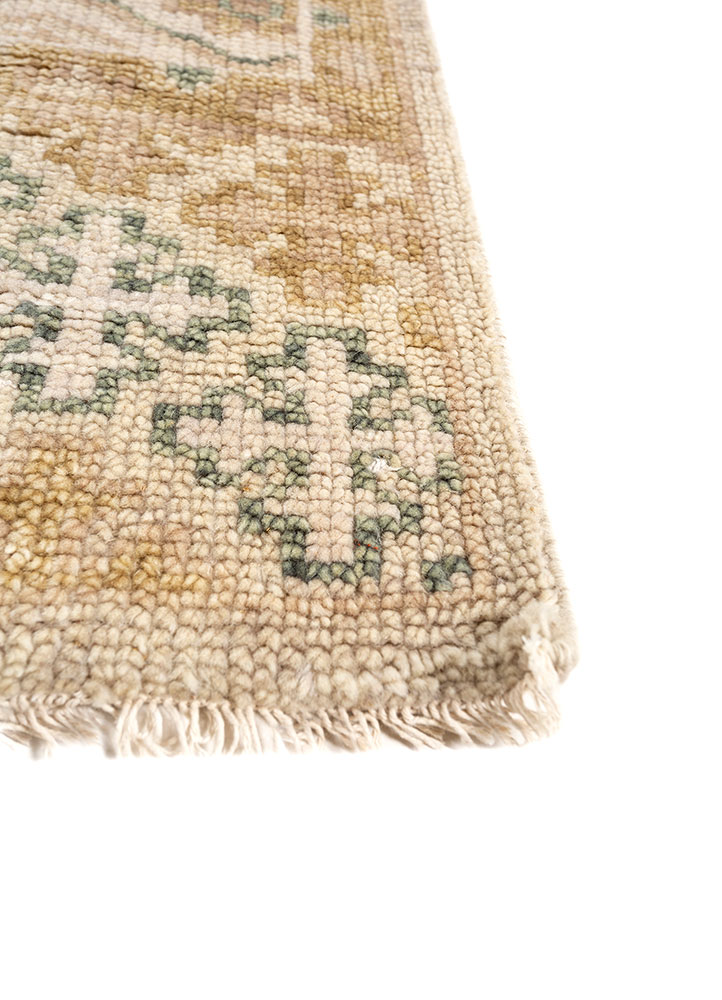 erbe gold wool hand knotted Rug - Corner