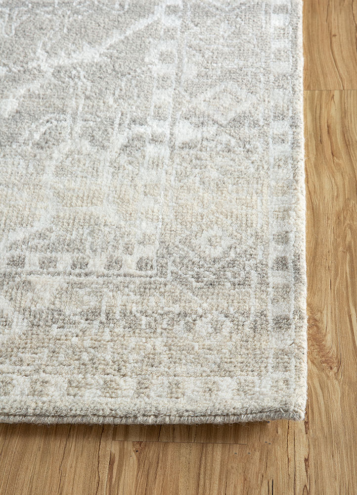 zuri grey and black wool hand knotted Rug - Corner