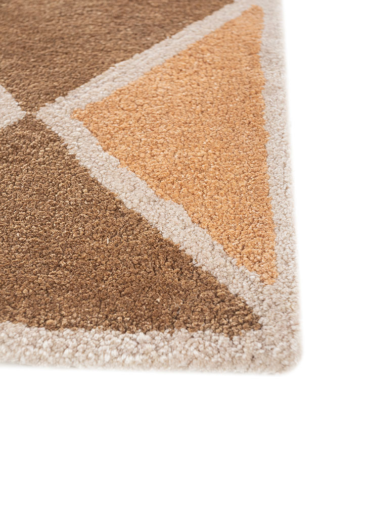 linear ivory silk hand tufted Rug - Corner