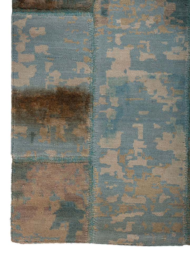 provenance blue wool hand knotted Rug - Corner