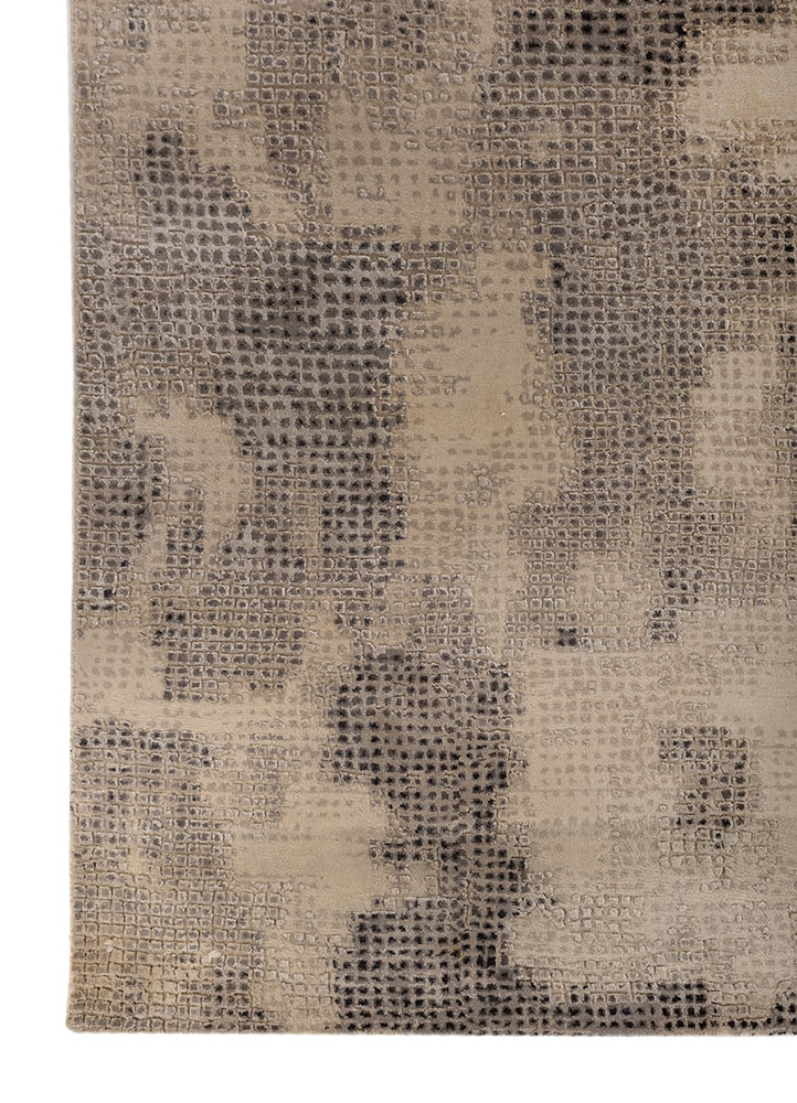 aprezo ivory wool and silk hand knotted Rug - Corner
