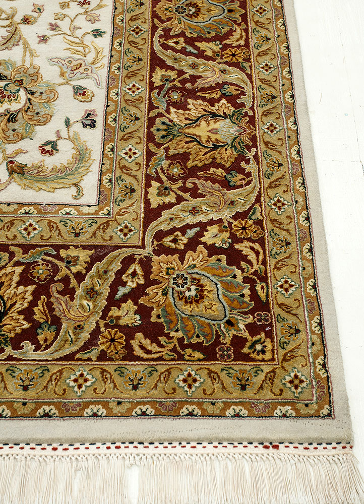 aurora ivory wool and silk hand knotted Rug - Corner