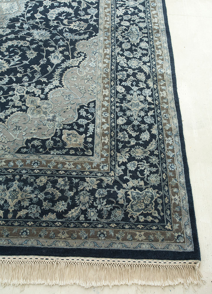 aurora blue wool and silk hand knotted Rug - Corner