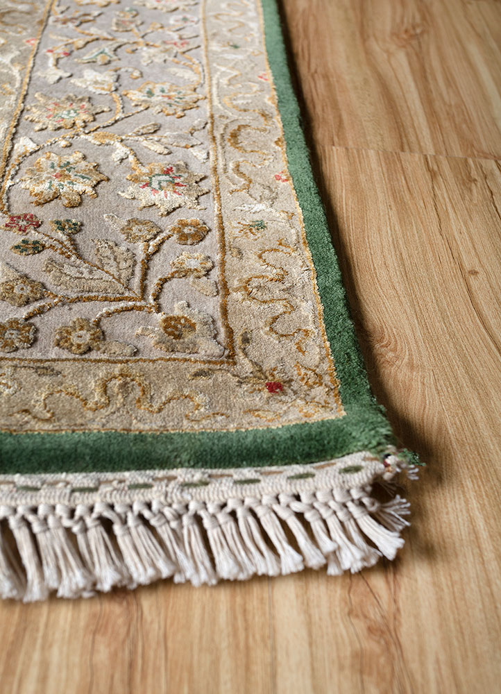 aurora green wool and silk hand knotted Rug - Corner