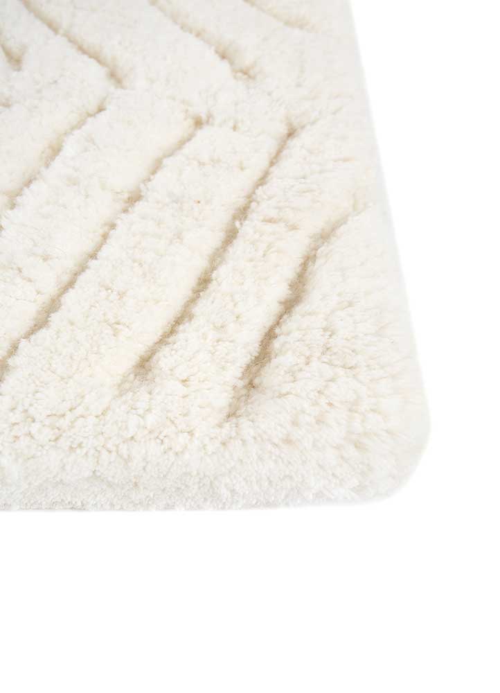 zuri ivory wool hand knotted Rug - Corner