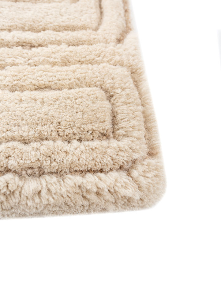 zuri ivory wool hand knotted Rug - Corner
