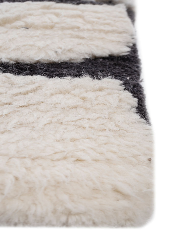 zuri ivory wool hand knotted Rug - Corner