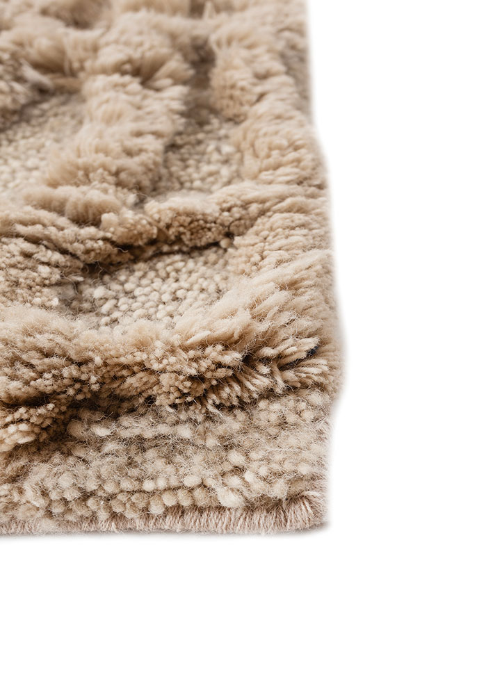 zuri ivory wool hand knotted Rug - Corner