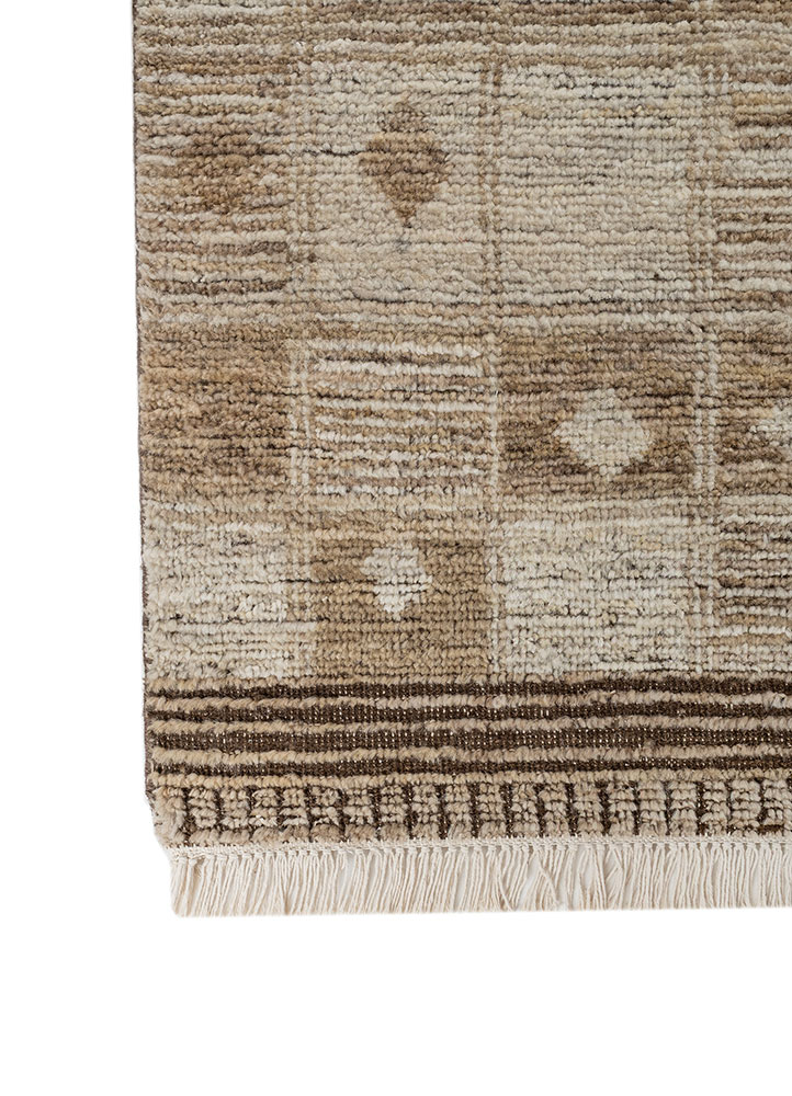 manifest gold wool hand knotted Rug - Corner