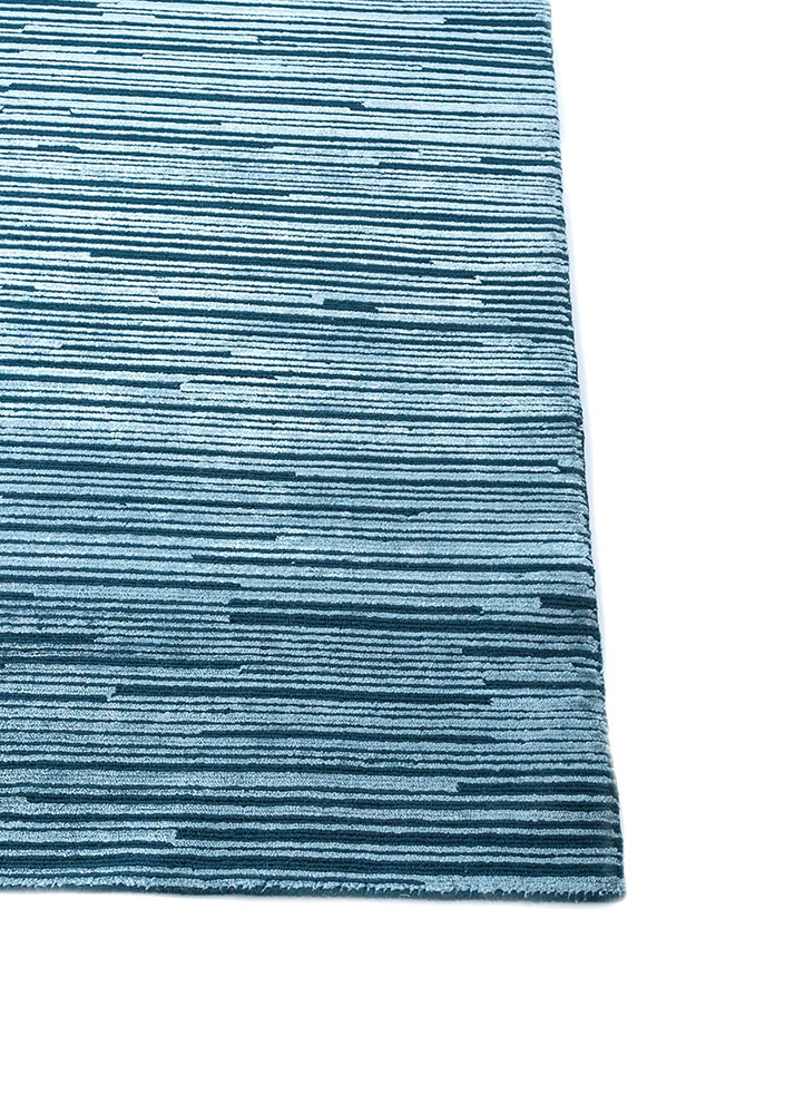 manifest blue wool and viscose hand knotted Rug - Corner