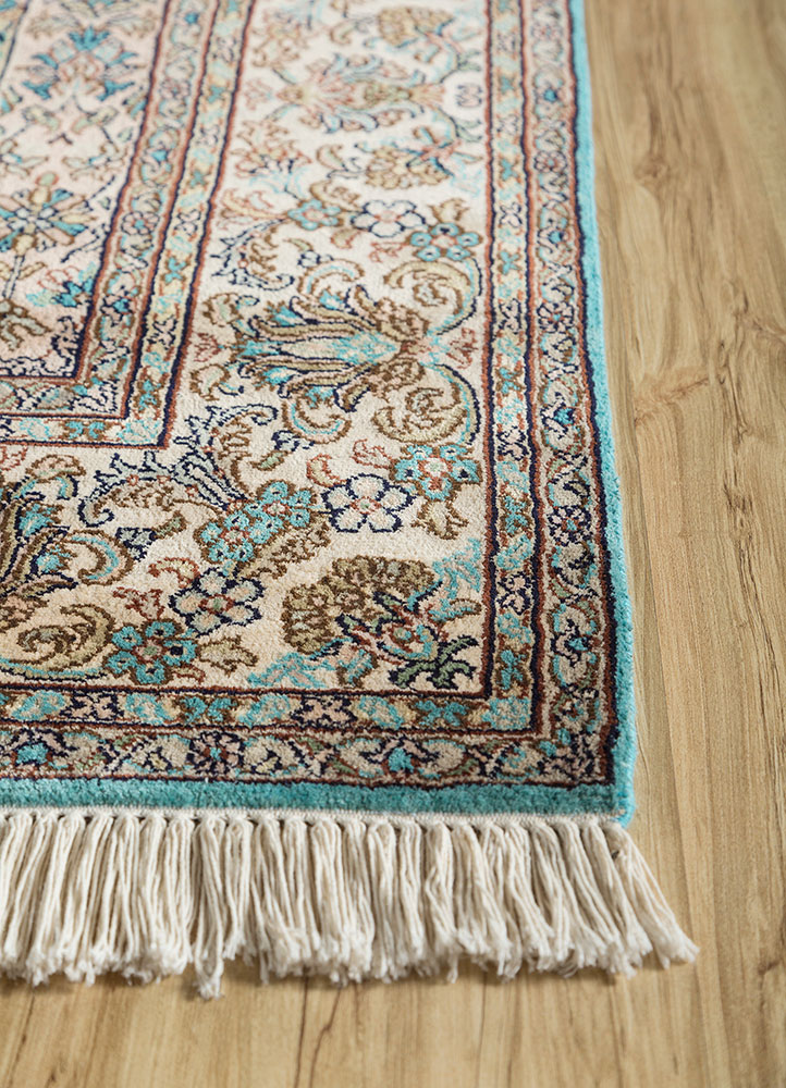 gulmarg green silk hand knotted Rug - Corner
