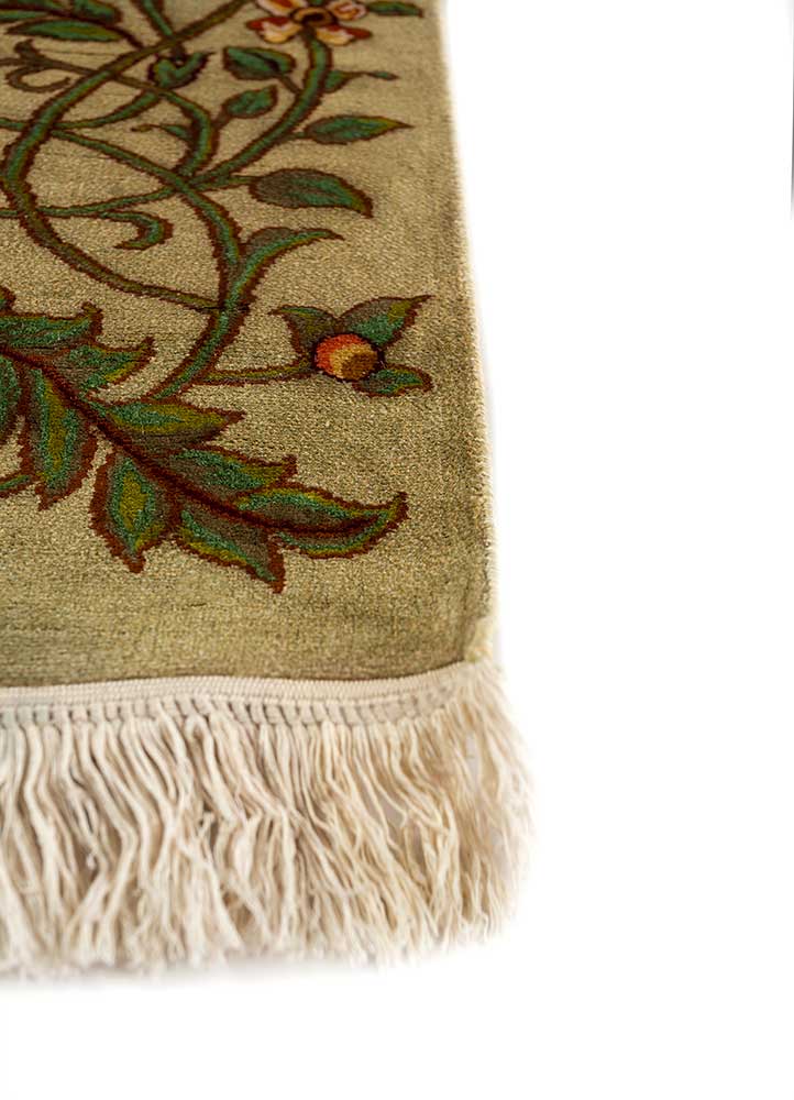 gulmarg green silk hand knotted Rug - Corner