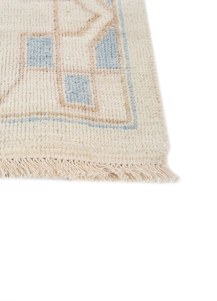 erbe ivory wool hand knotted Rug - Corner