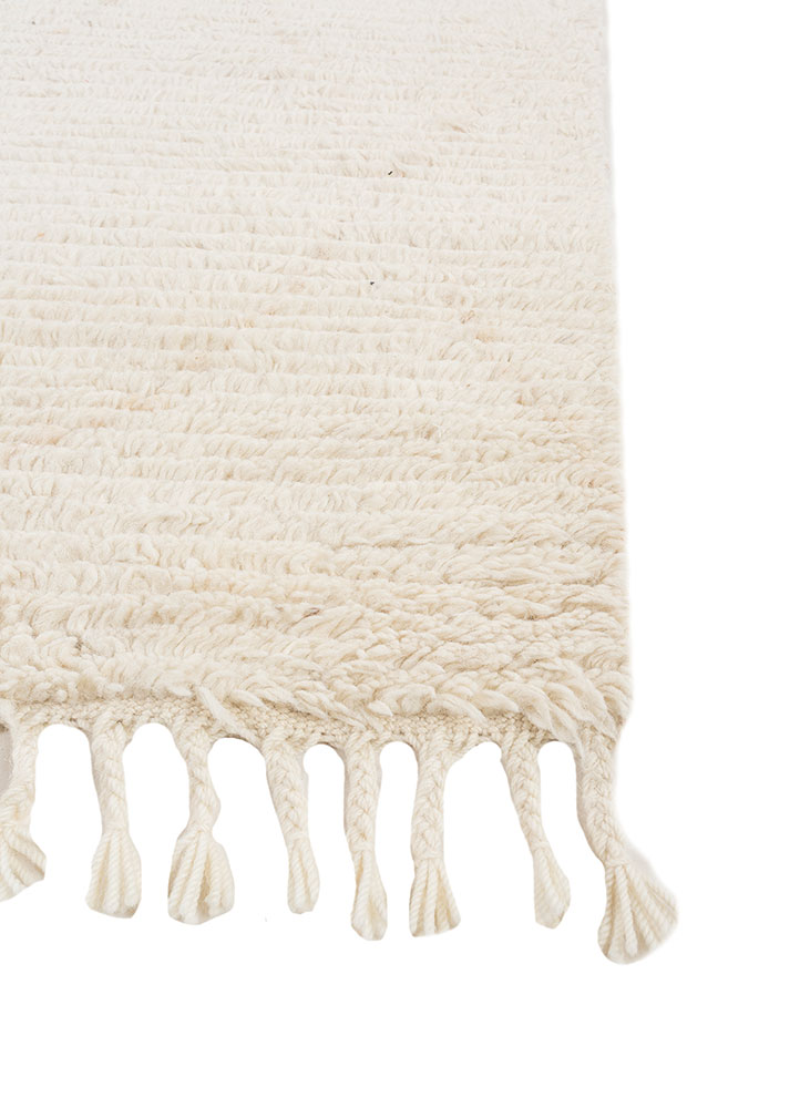 zuri ivory wool hand knotted Rug - Corner