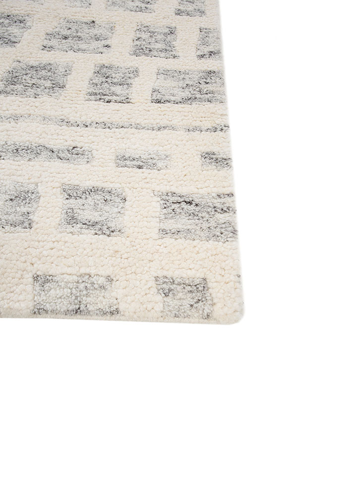 zuri ivory wool hand knotted Rug - Corner
