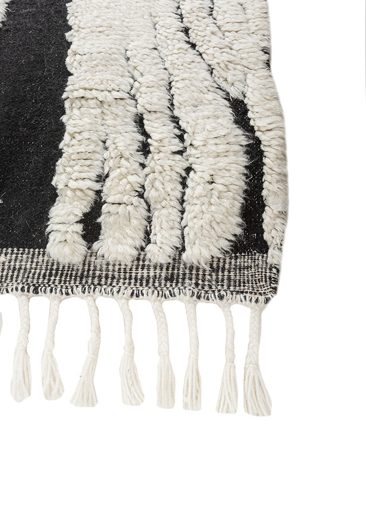 zuri ivory wool hand knotted Rug - Corner