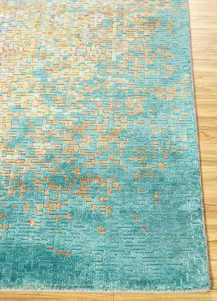 far east ivory wool and silk hand knotted Rug - Corner