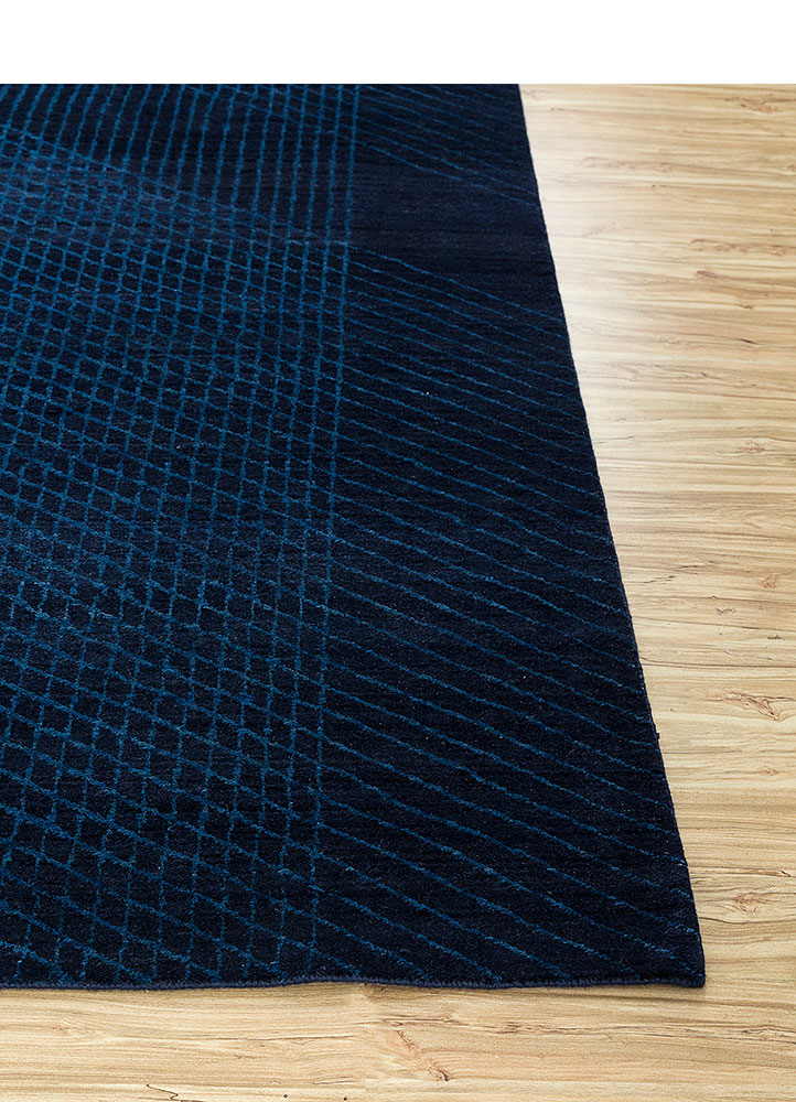 blythe blue wool hand knotted Rug - Corner