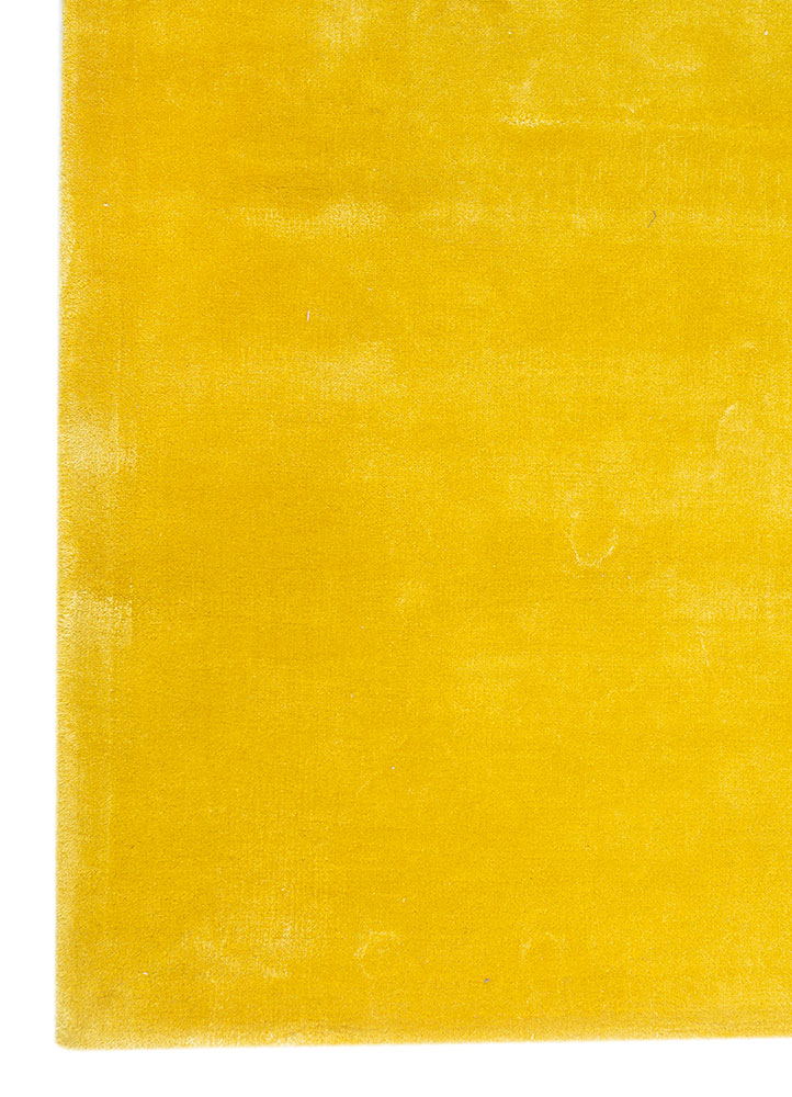 cera gold viscose hand tufted Rug - Corner