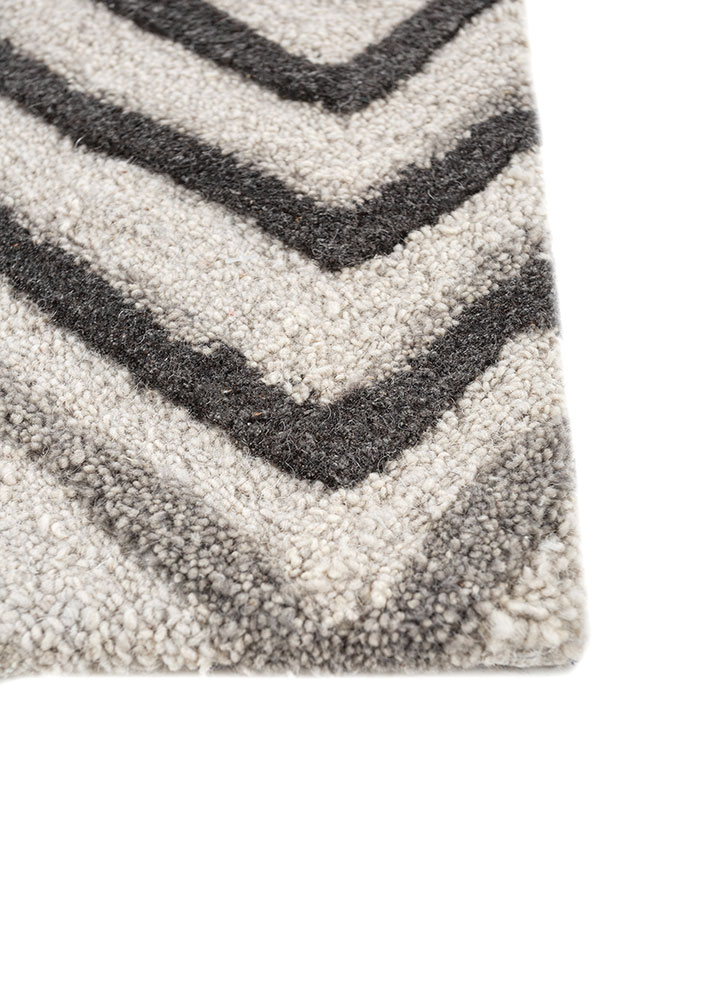 linear ivory wool and viscose hand tufted Rug - Corner