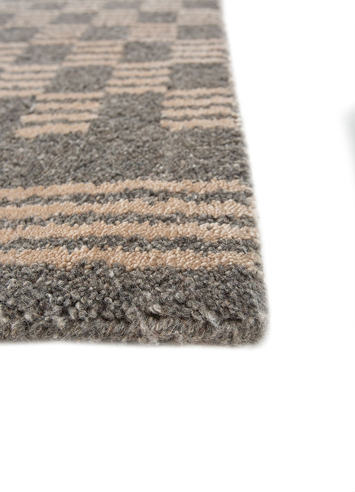 saga grey and black wool hand loom Rug - Corner