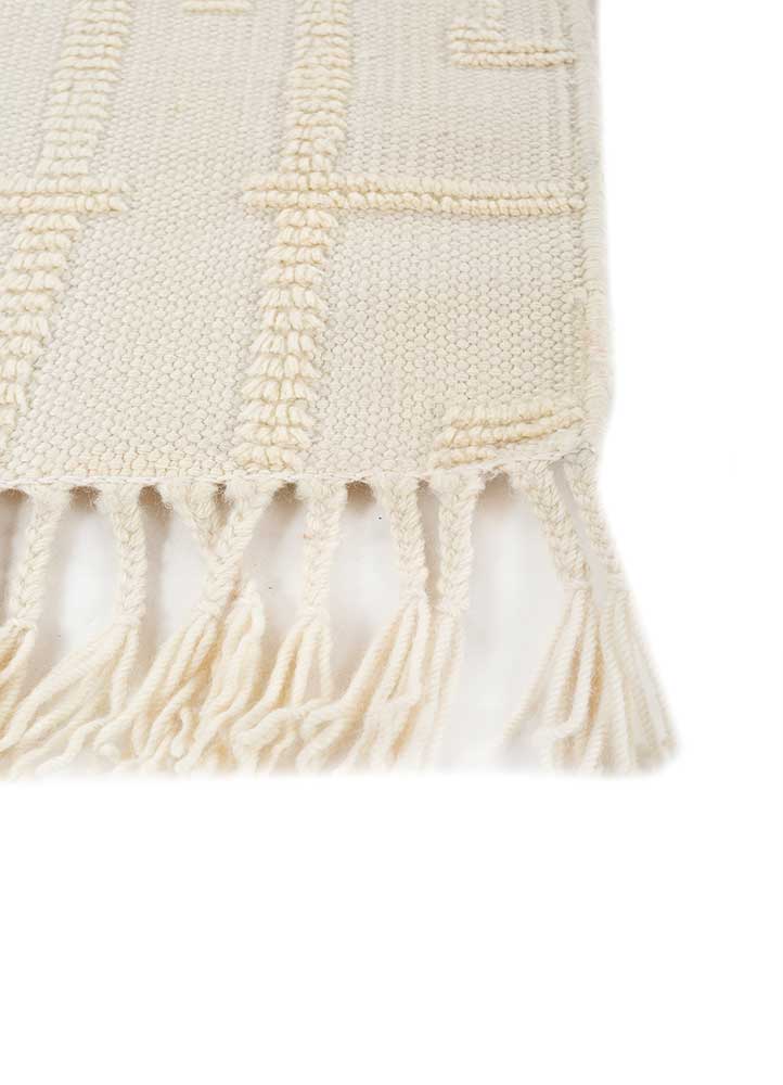 zuri ivory wool hand knotted Rug - Corner