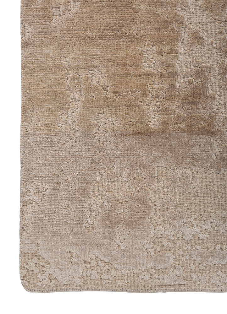 aprezo ivory silk hand knotted Rug - Corner