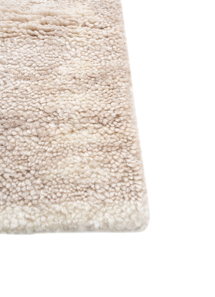 manifest ivory wool hand knotted Rug - Corner