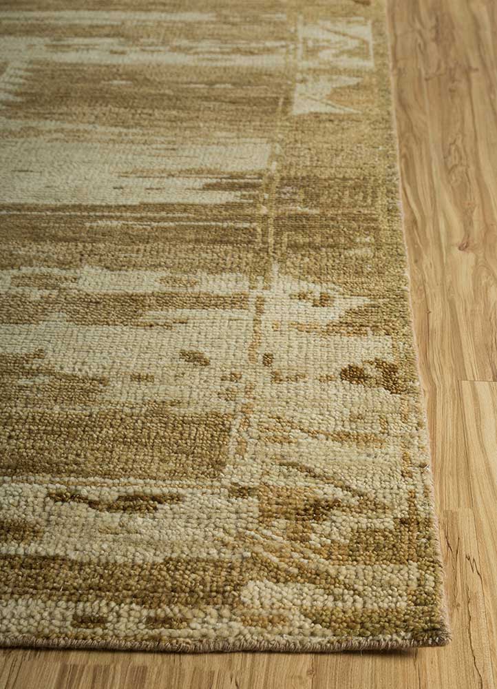 manifest gold wool hand knotted Rug - Corner