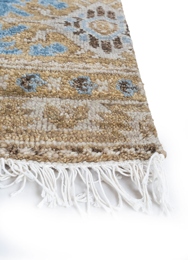 savana gold wool hand knotted Rug - Corner
