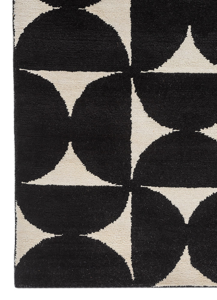 aprezo grey and black wool hand knotted Rug - Corner