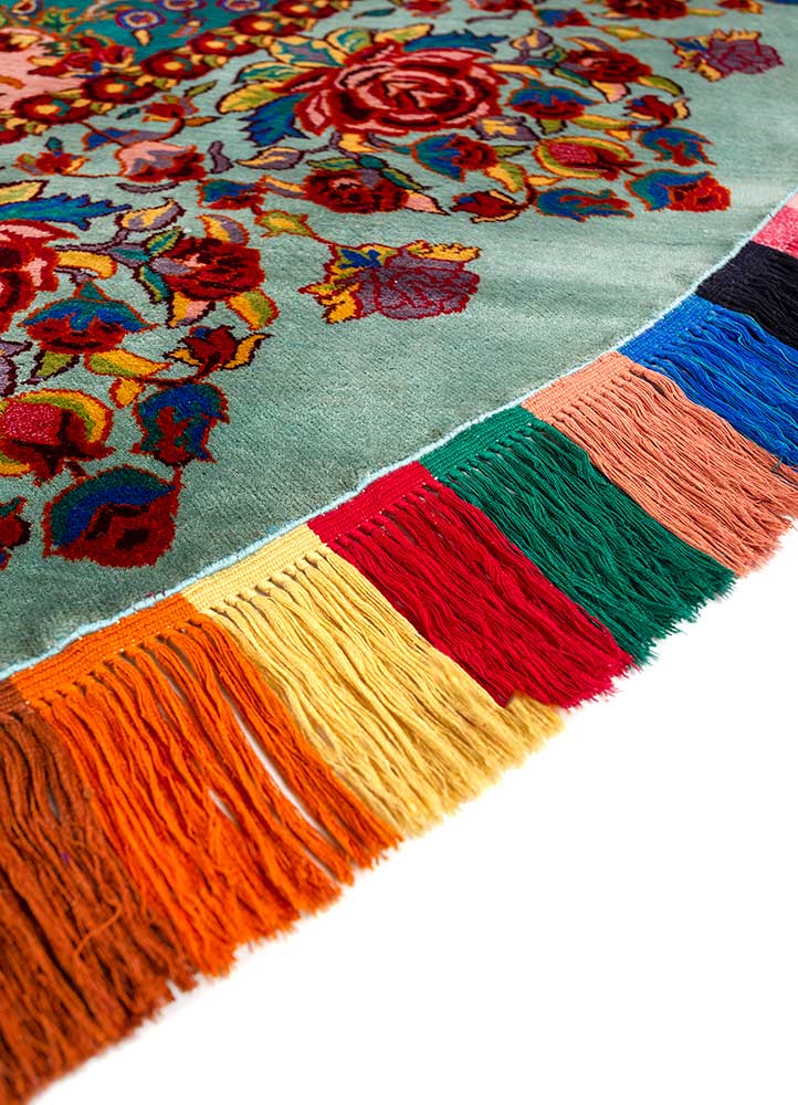 gulmarg green silk hand knotted Rug - Corner