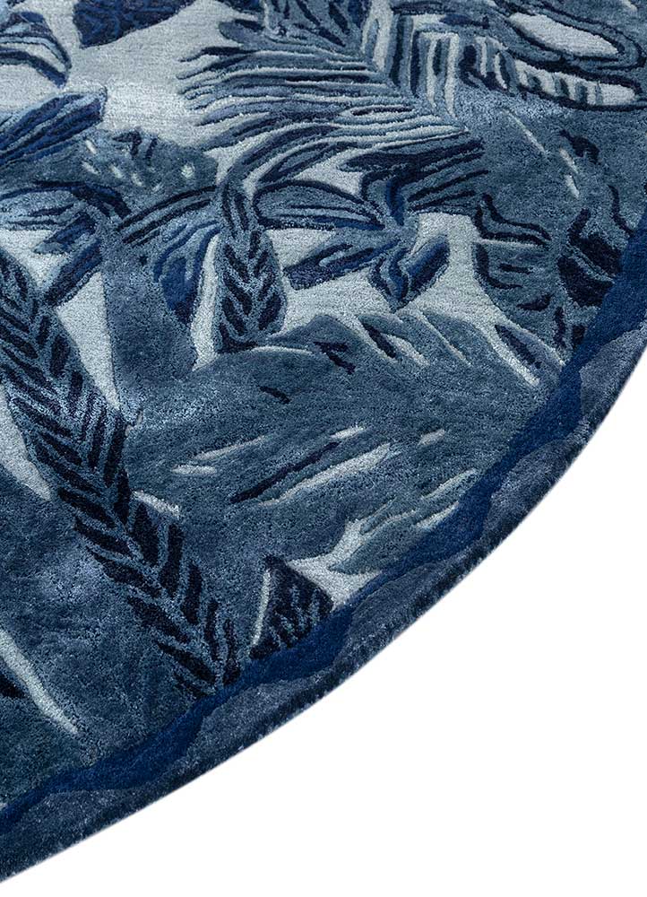 aurelia blue wool and viscose hand tufted Rug - Corner