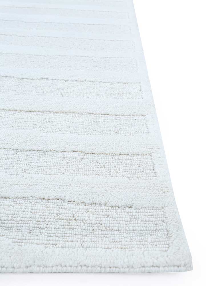 zuri ivory marino wool hand knotted Rug - Corner