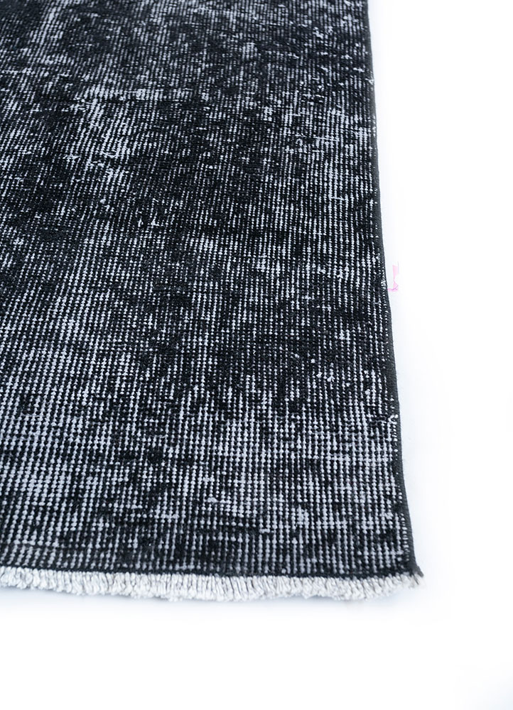 lacuna grey and black wool hand knotted Rug - Corner