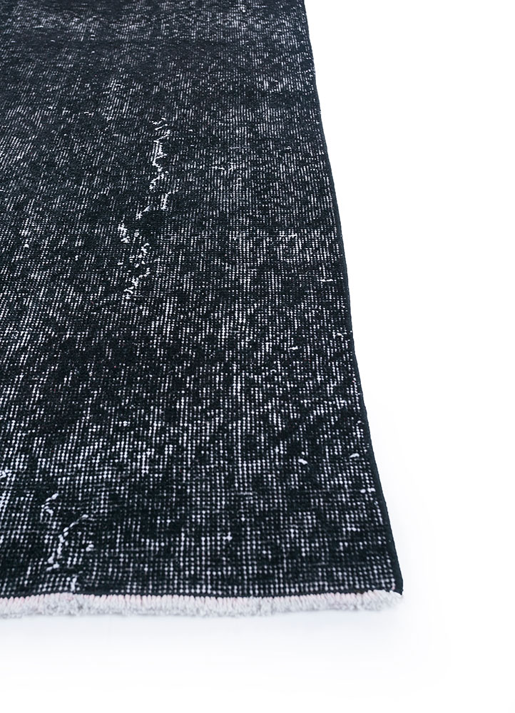 lacuna grey and black wool hand knotted Rug - Corner