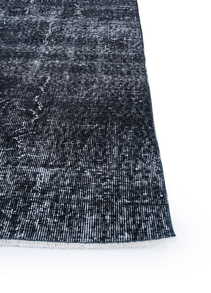 lacuna grey and black wool hand knotted Rug - Corner