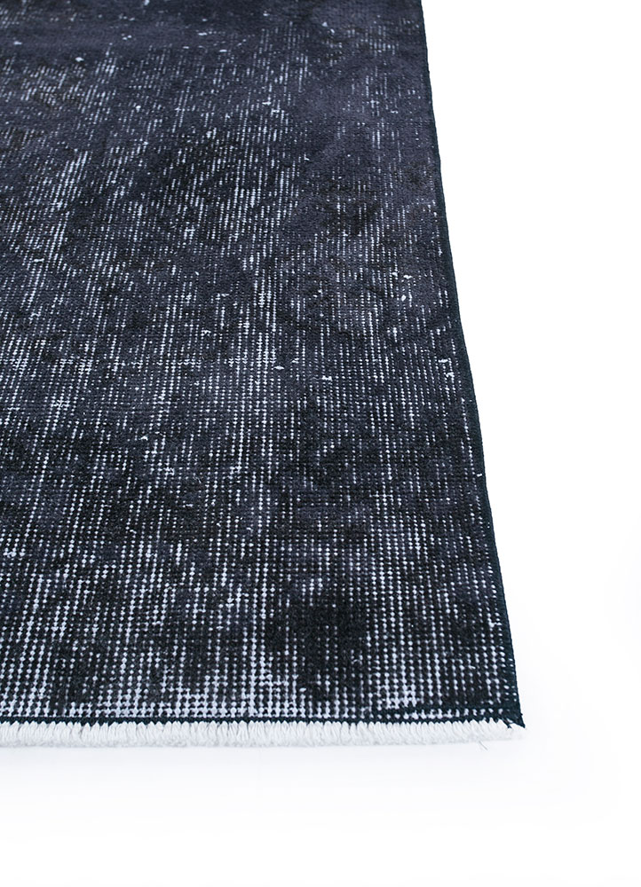 lacuna grey and black wool hand knotted Rug - Corner