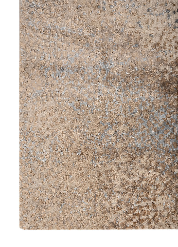 unstring by kavi ivory wool and bamboo silk hand knotted Rug - Corner