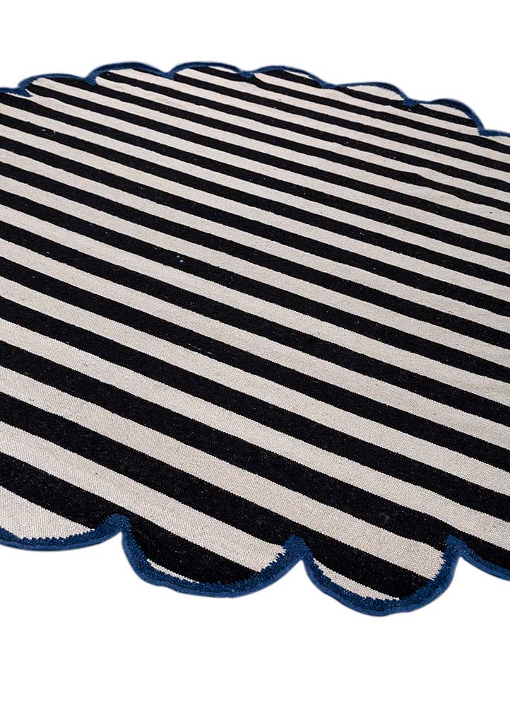 alhambra grey and black wool flat weaves Rug - FloorShot