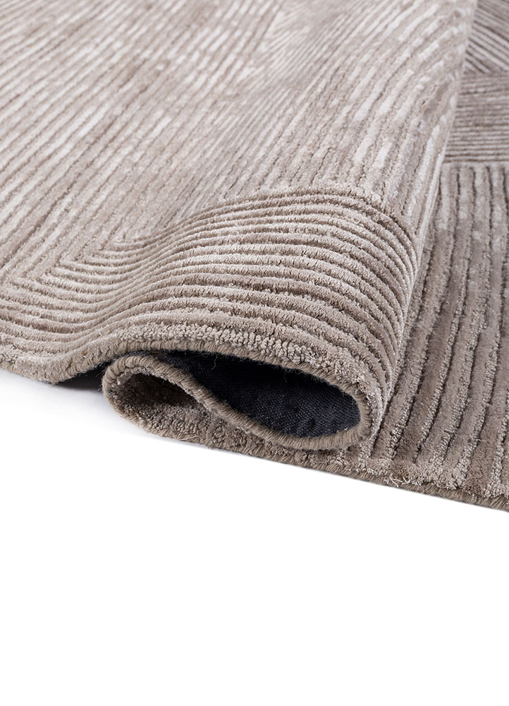 infini ivory wool and viscose hand tufted Rug - FloorShot