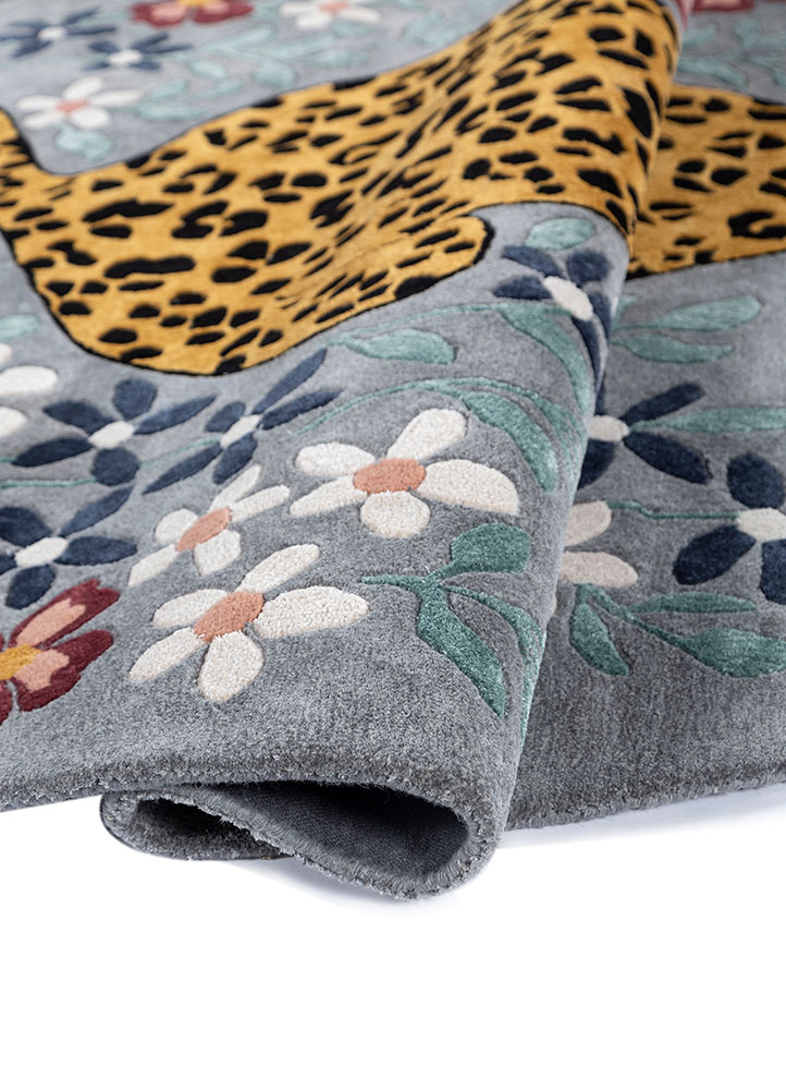 wild wanderlust grey and black wool and viscose hand tufted Rug - FloorShot