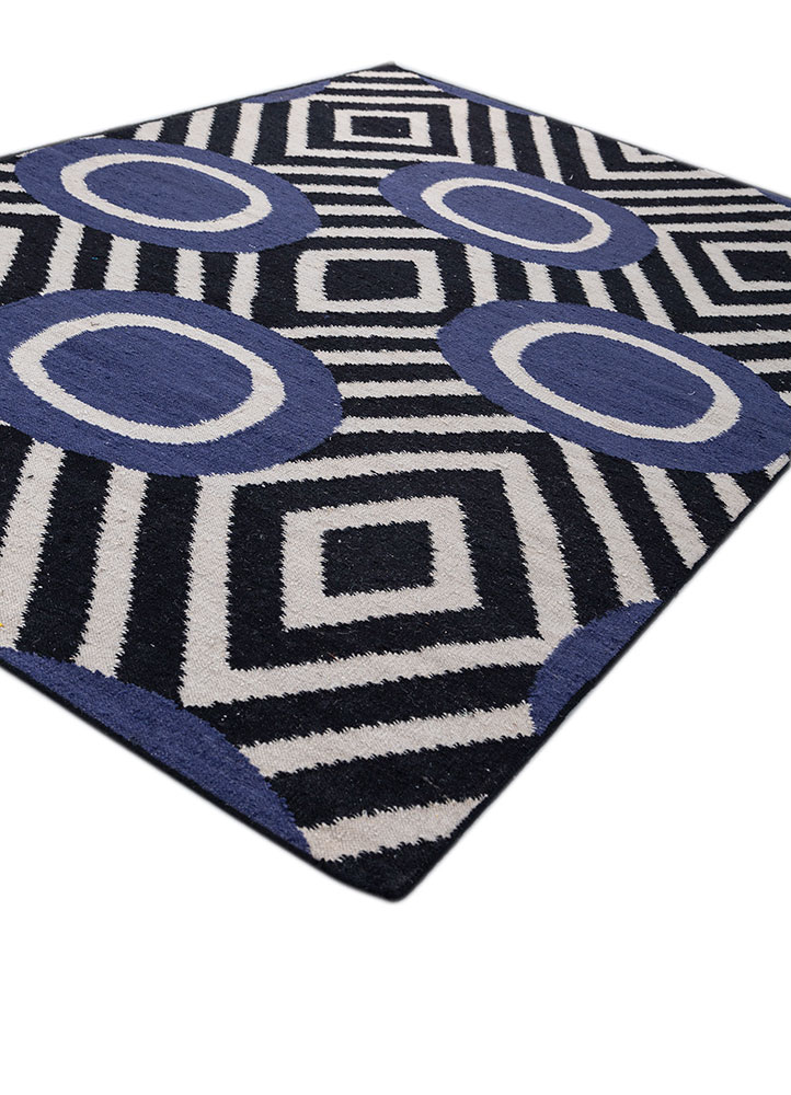 alhambra grey and black wool flat weaves Rug - FloorShot