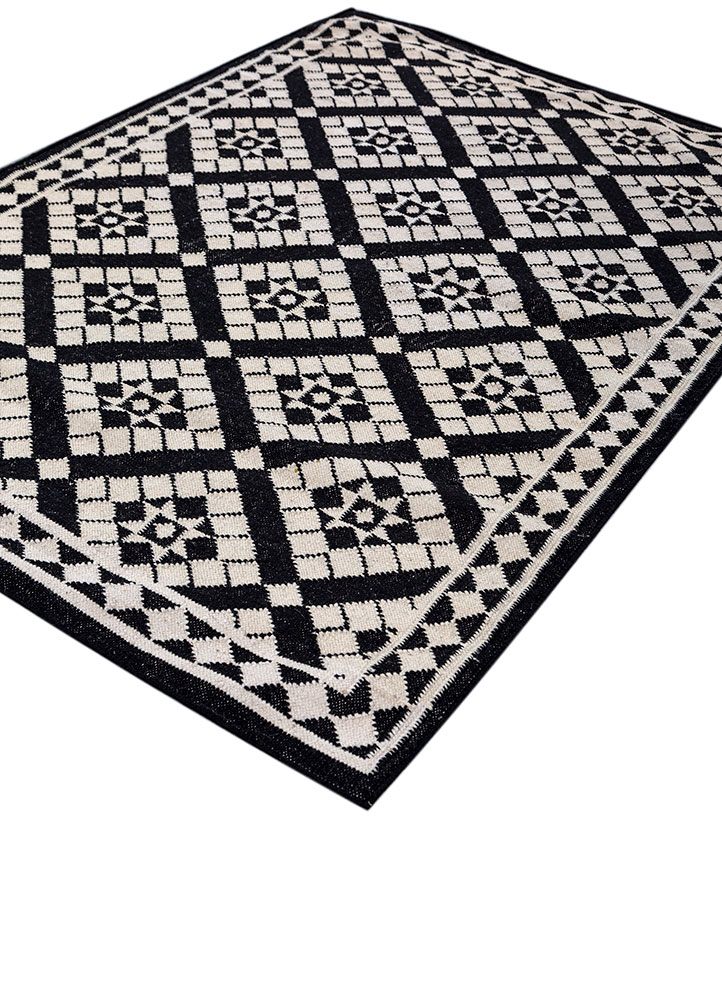 alhambra grey and black wool flat weaves Rug - FloorShot